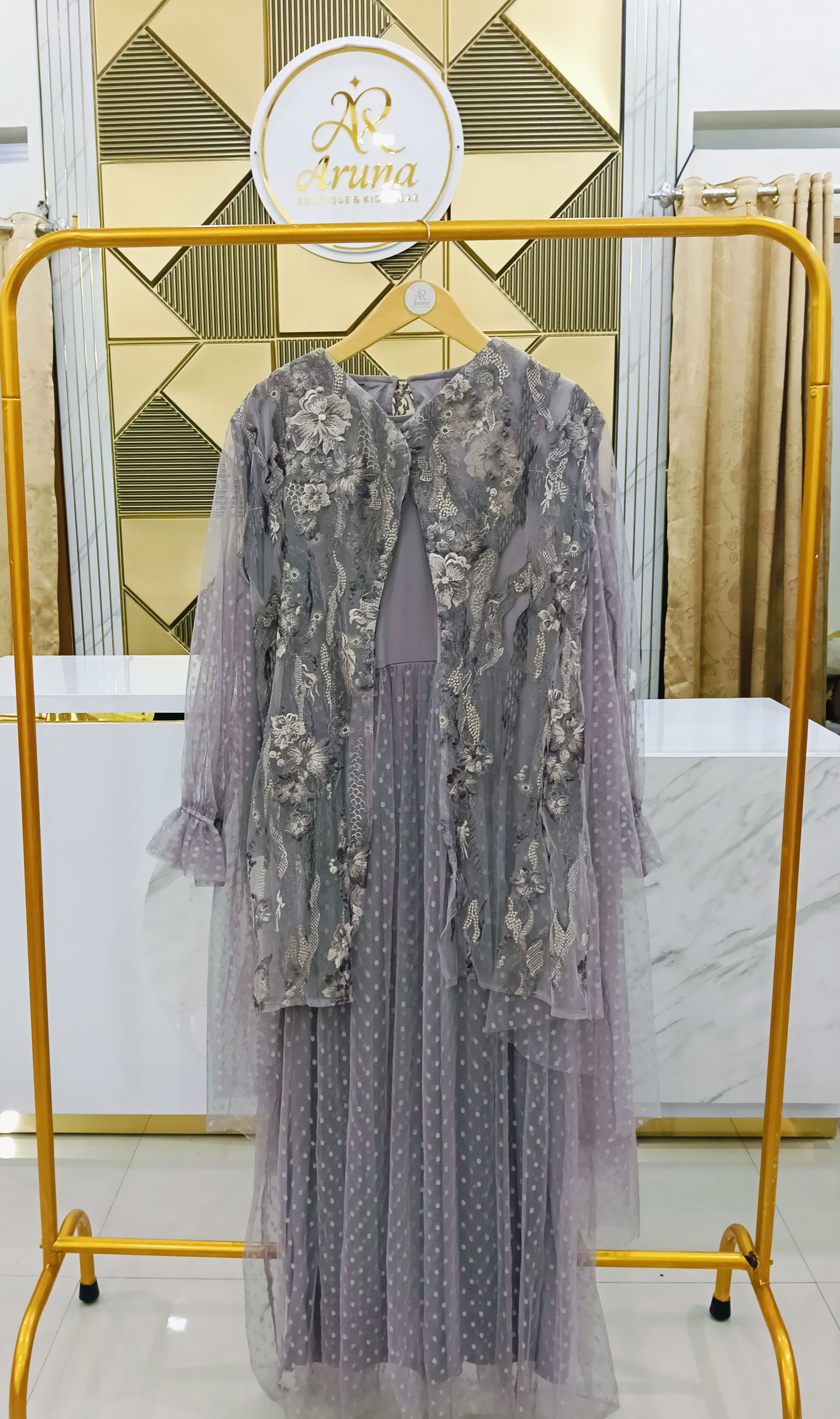 Dress brukat tile